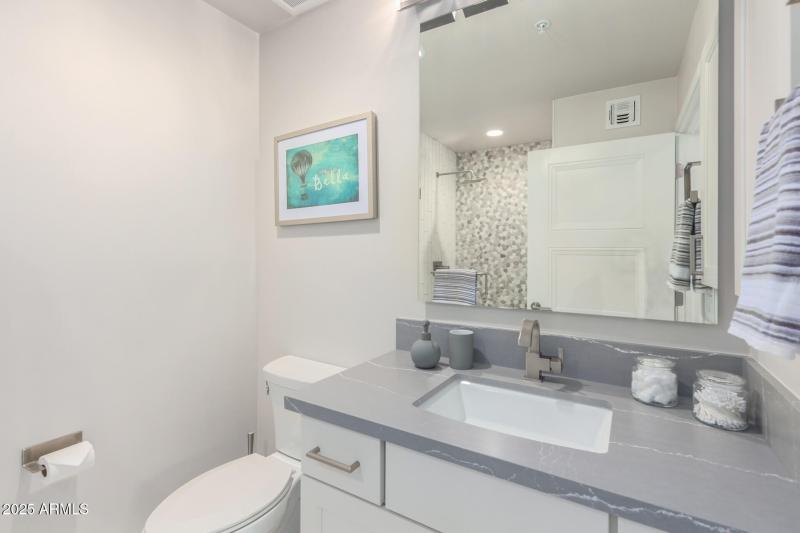 J 009 - 24 - Osborn - Guest Bath Downsta