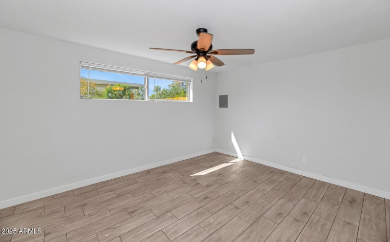 4821 E Sheridan St-large-018-024-4821 E