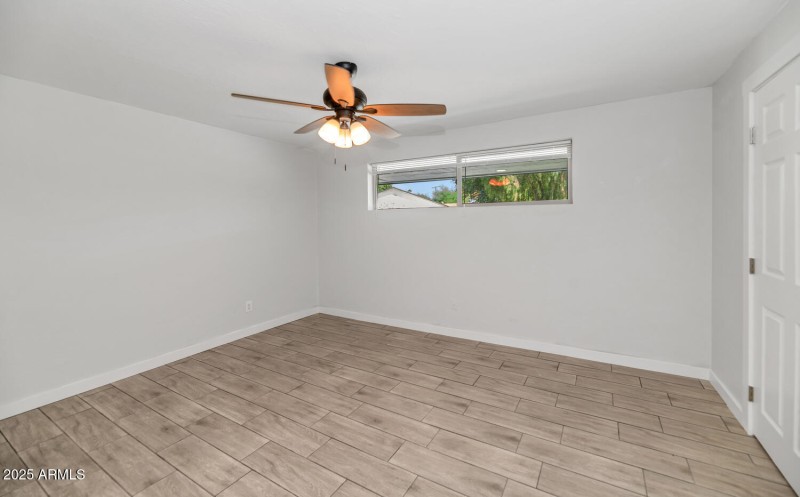 4821 E Sheridan St-large-021-030-4821 E