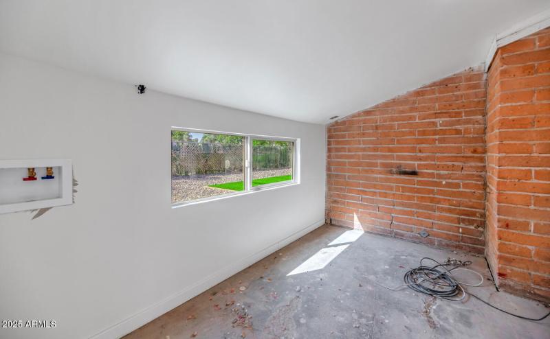 4821 E Sheridan St-large-023-036-4821 E