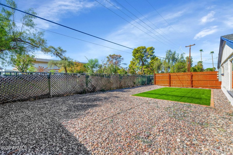 4821 E Sheridan St-large-025-057-4821 E