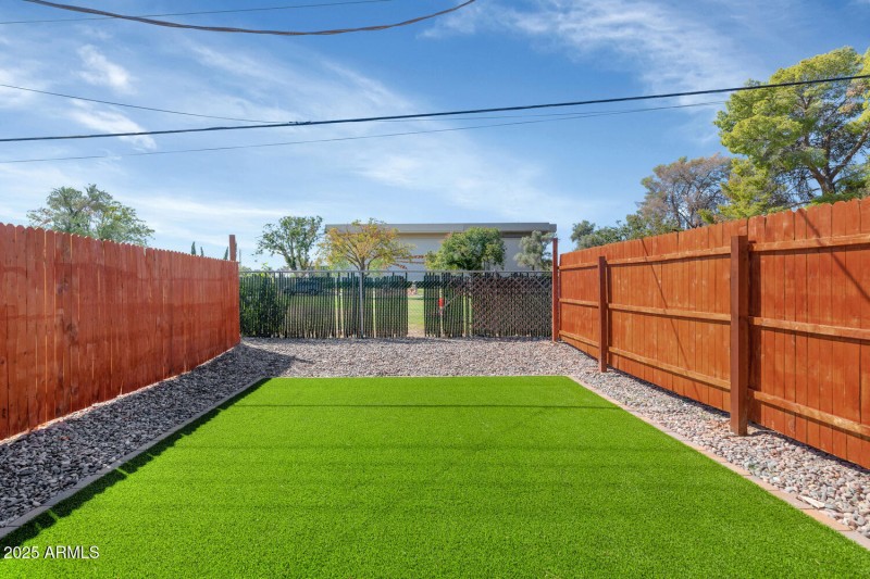 4821 E Sheridan St-large-036-010-4821 E