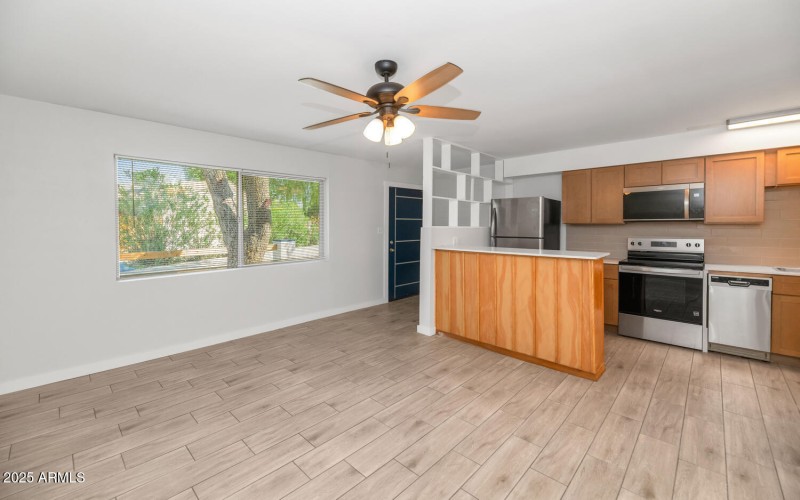 4821 E Sheridan St-large-049-052-4821 E