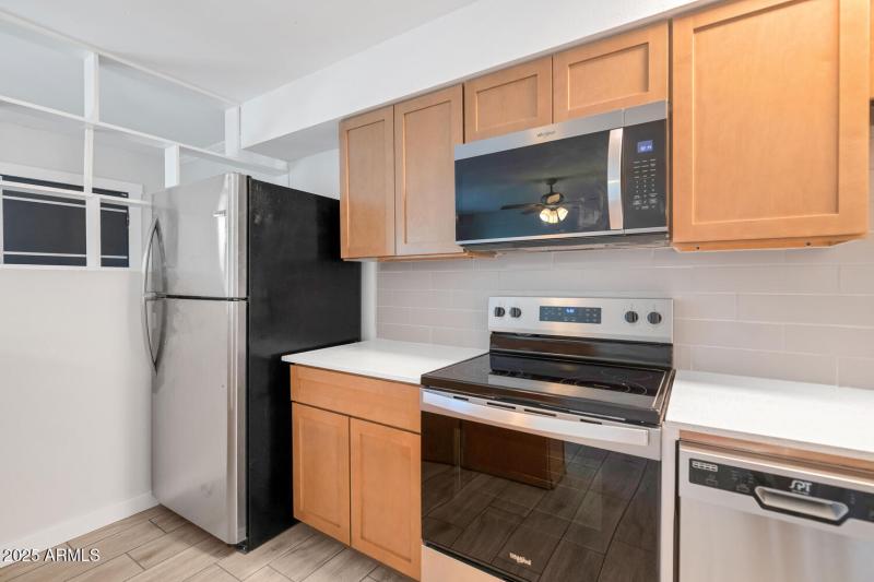 4821 E Sheridan St-large-053-053-4821 E