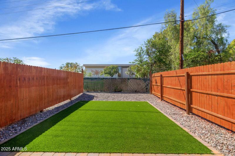 4821 E Sheridan St-large-059-034-4821 E