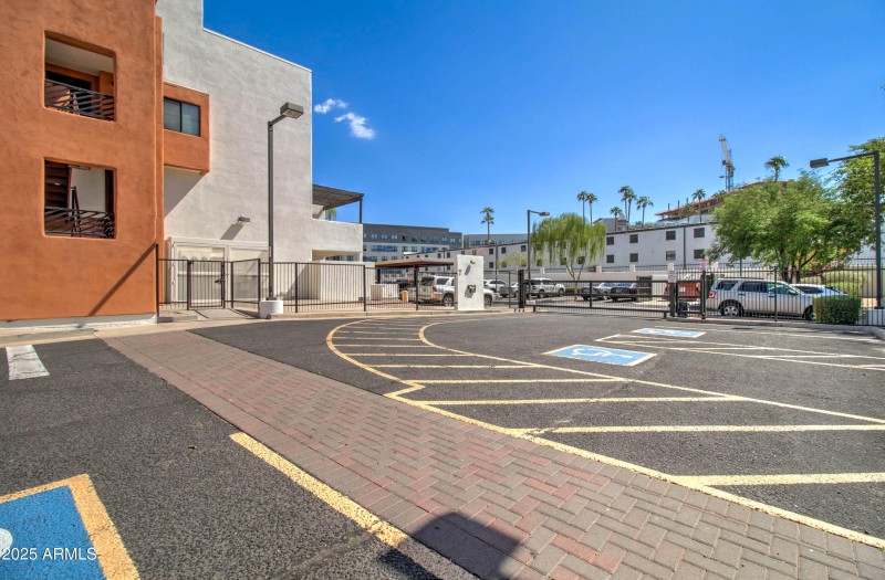 1005 E 8th St-3
