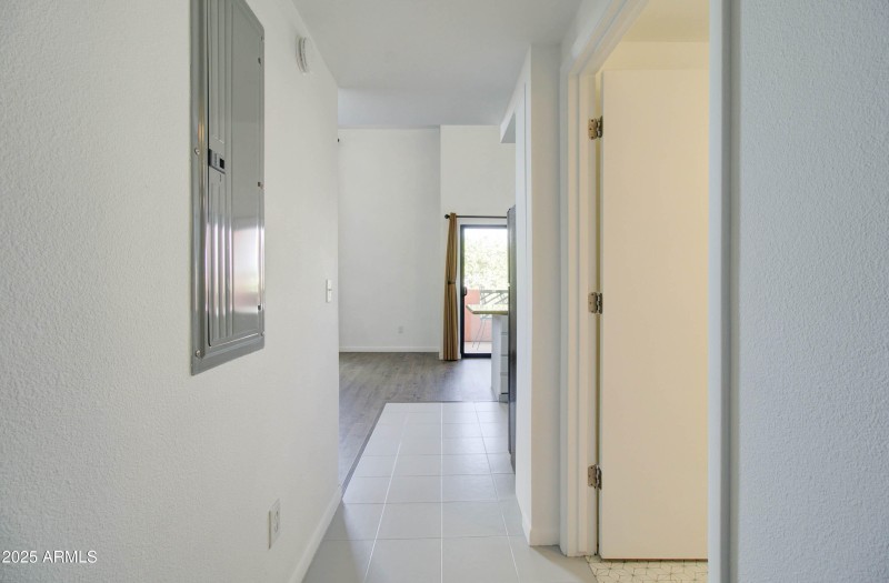 1005 E 8th St-8