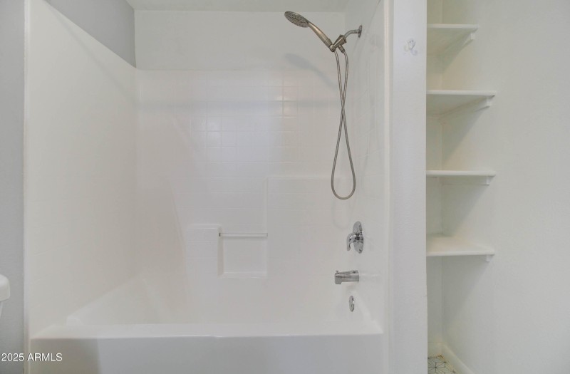 1005 E 8th St-10