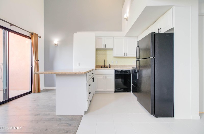 1005 E 8th St-11