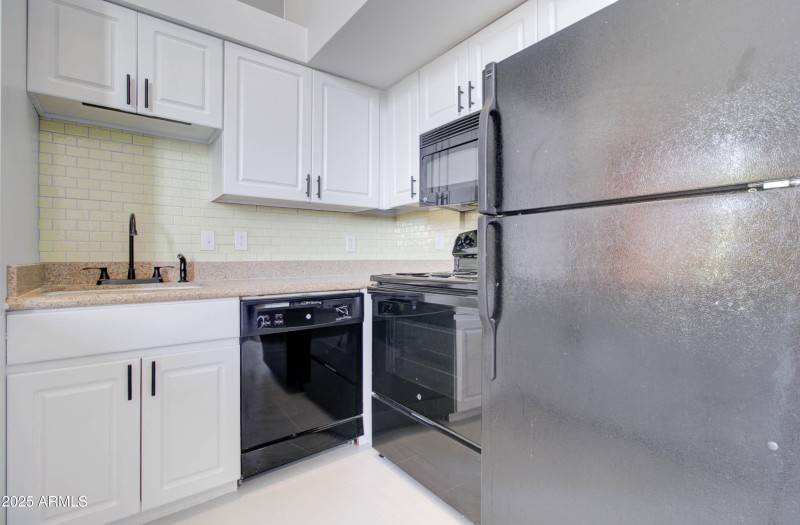 1005 E 8th St-13