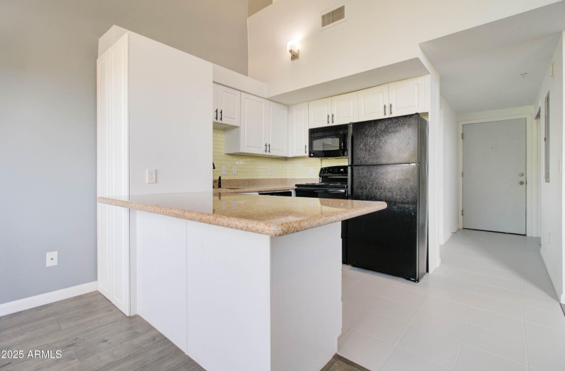 1005 E 8th St-14