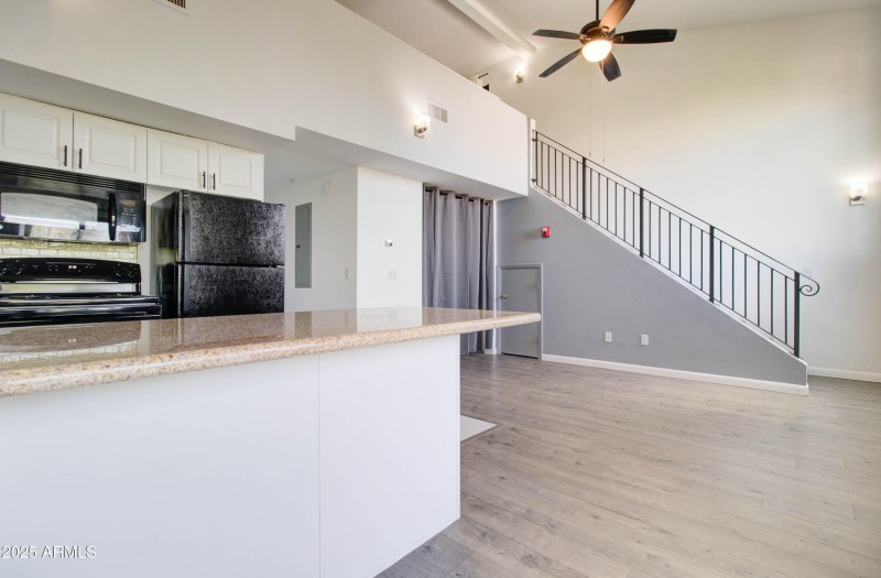 1005 E 8th St-15