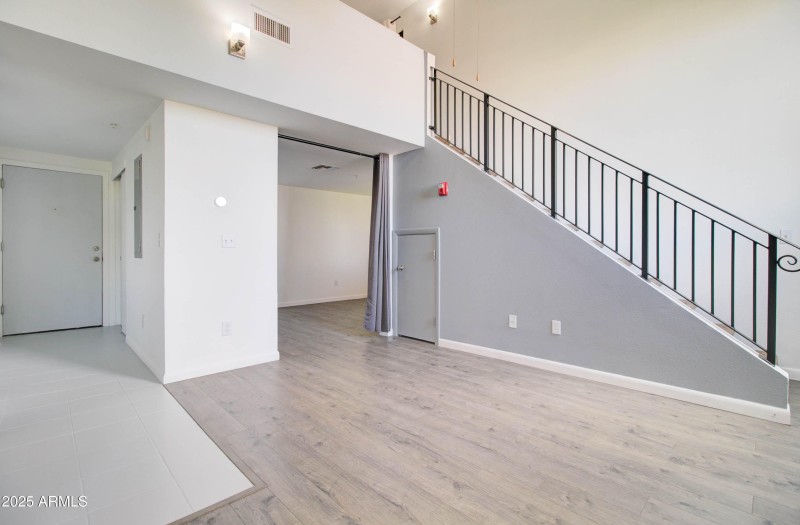 1005 E 8th St-17