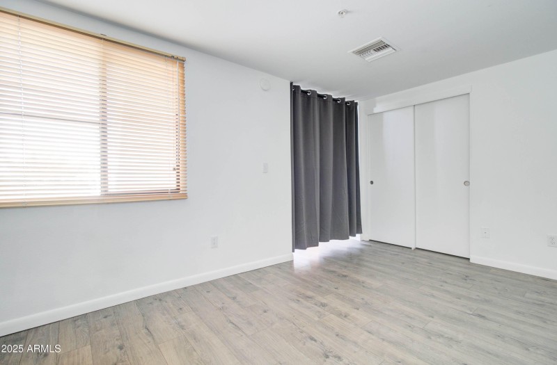 1005 E 8th St-20