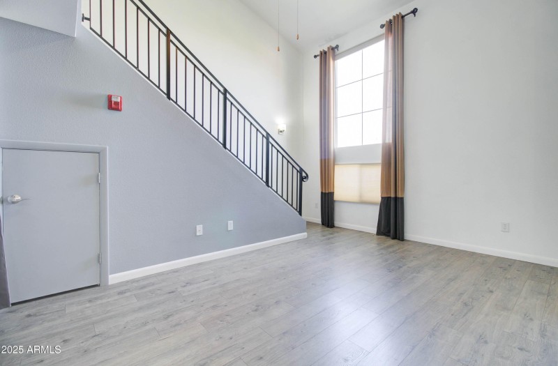 1005 E 8th St-21