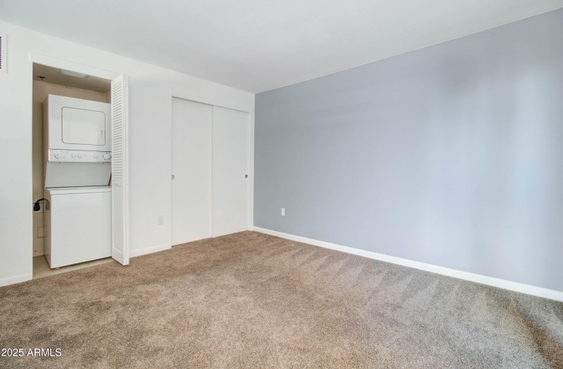 1005 E 8th St-24