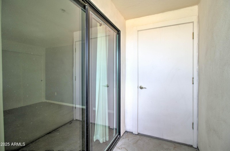 1005 E 8th St-28