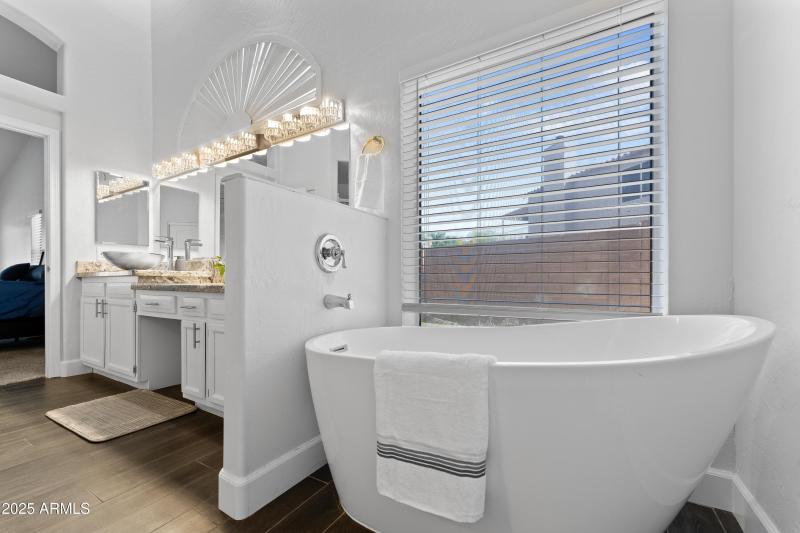 35-035-primary-bathroom