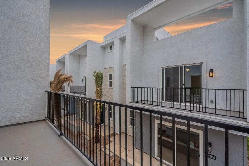 128 W Willo Court