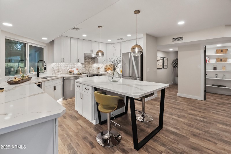 6504 W Corrine Dr (twilight)-28