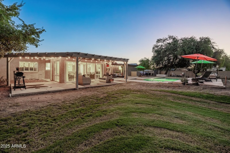 6504 W Corrine Dr (twilight)-42