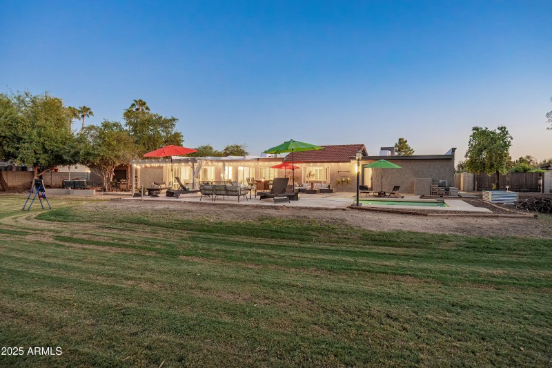 6504 W Corrine Dr (twilight)-43