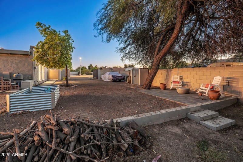 6504 W Corrine Dr (twilight)-48