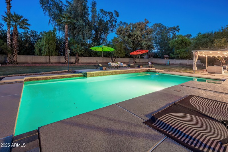 6504 W Corrine Dr (twilight)-54