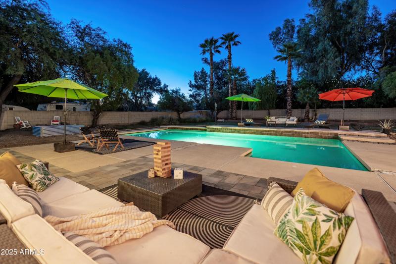 6504 W Corrine Dr (twilight)-55