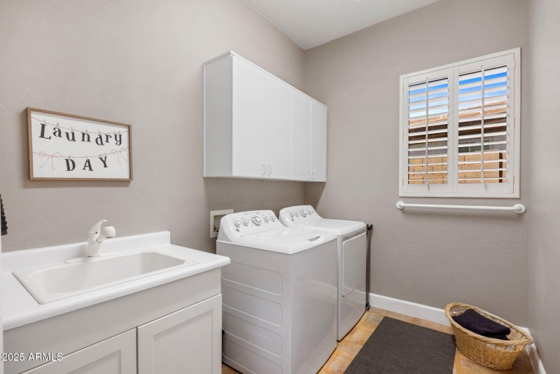 41646 N EMERALD LAKE DR