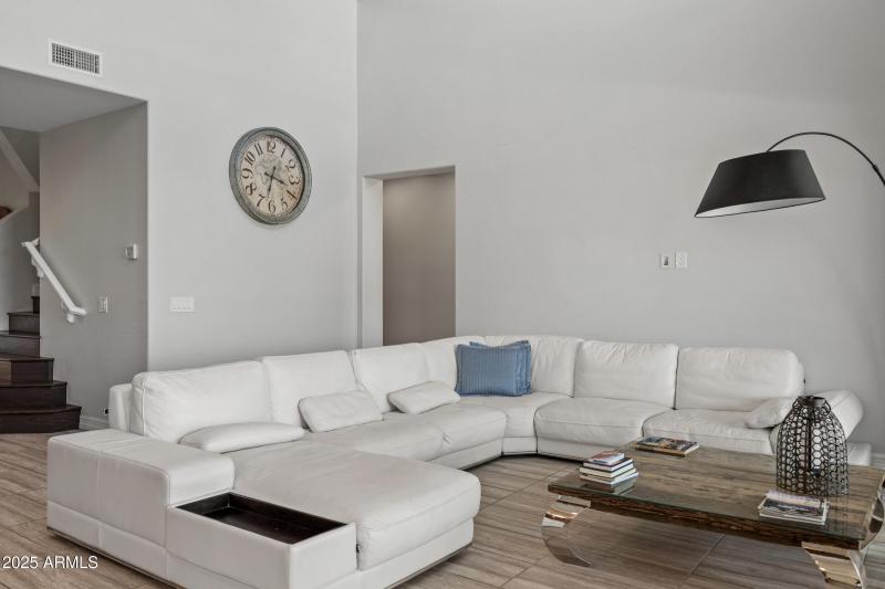 2423 N Beverly Pl-13