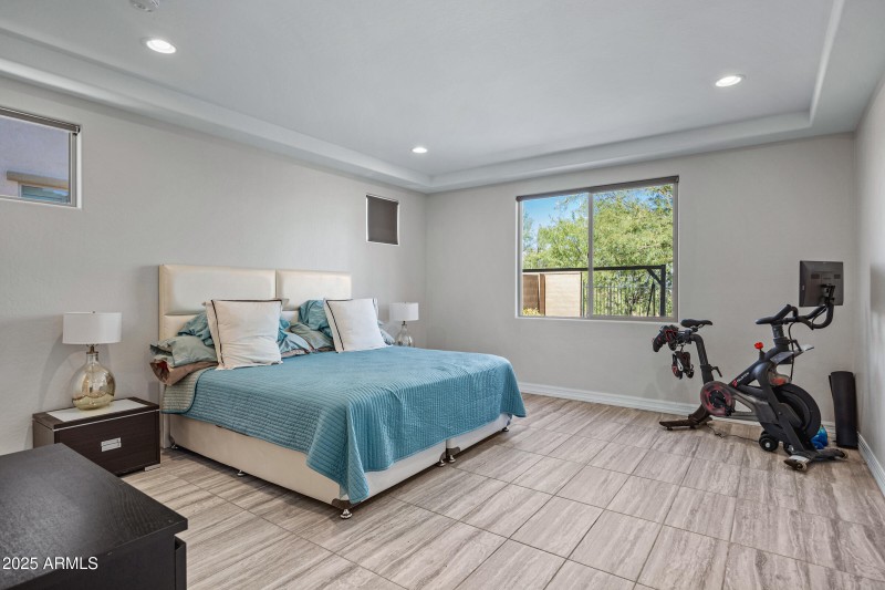 2423 N Beverly Pl-24