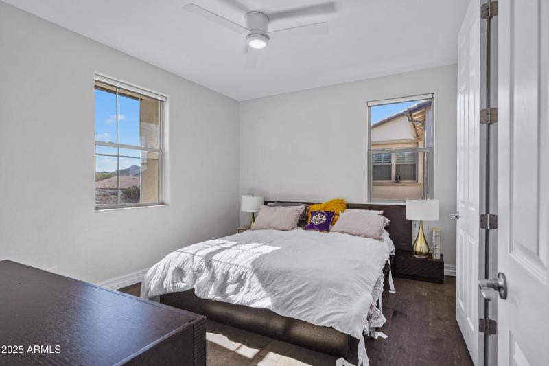 2423 N Beverly Pl-34