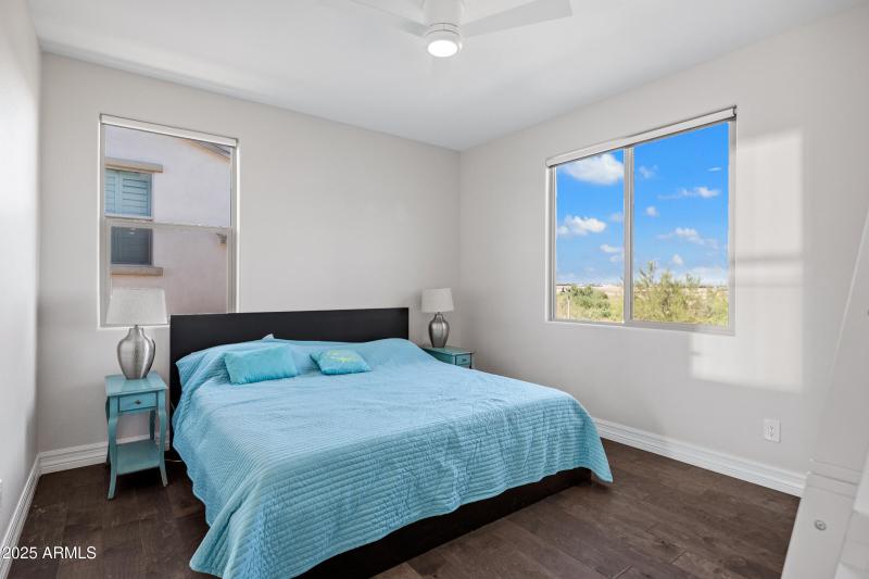 2423 N Beverly Pl-36