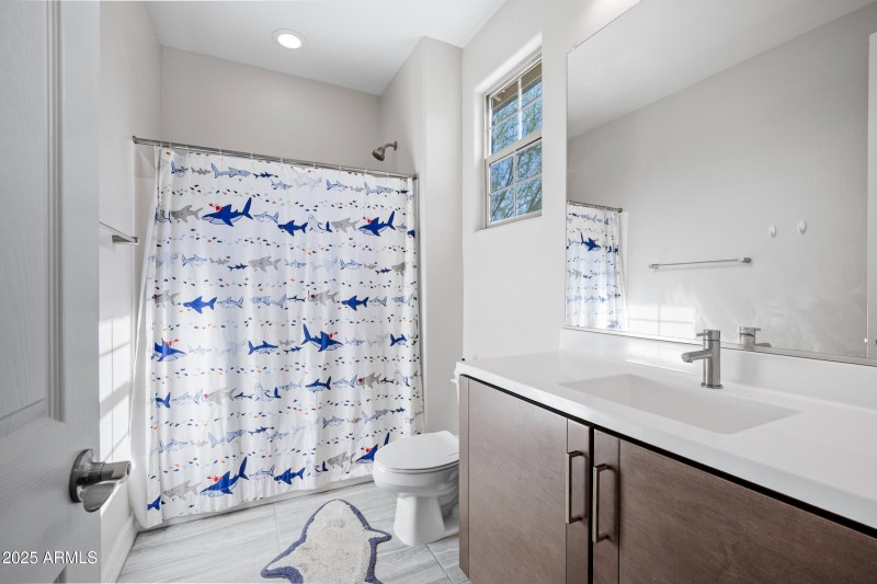 2423 N Beverly Pl-41