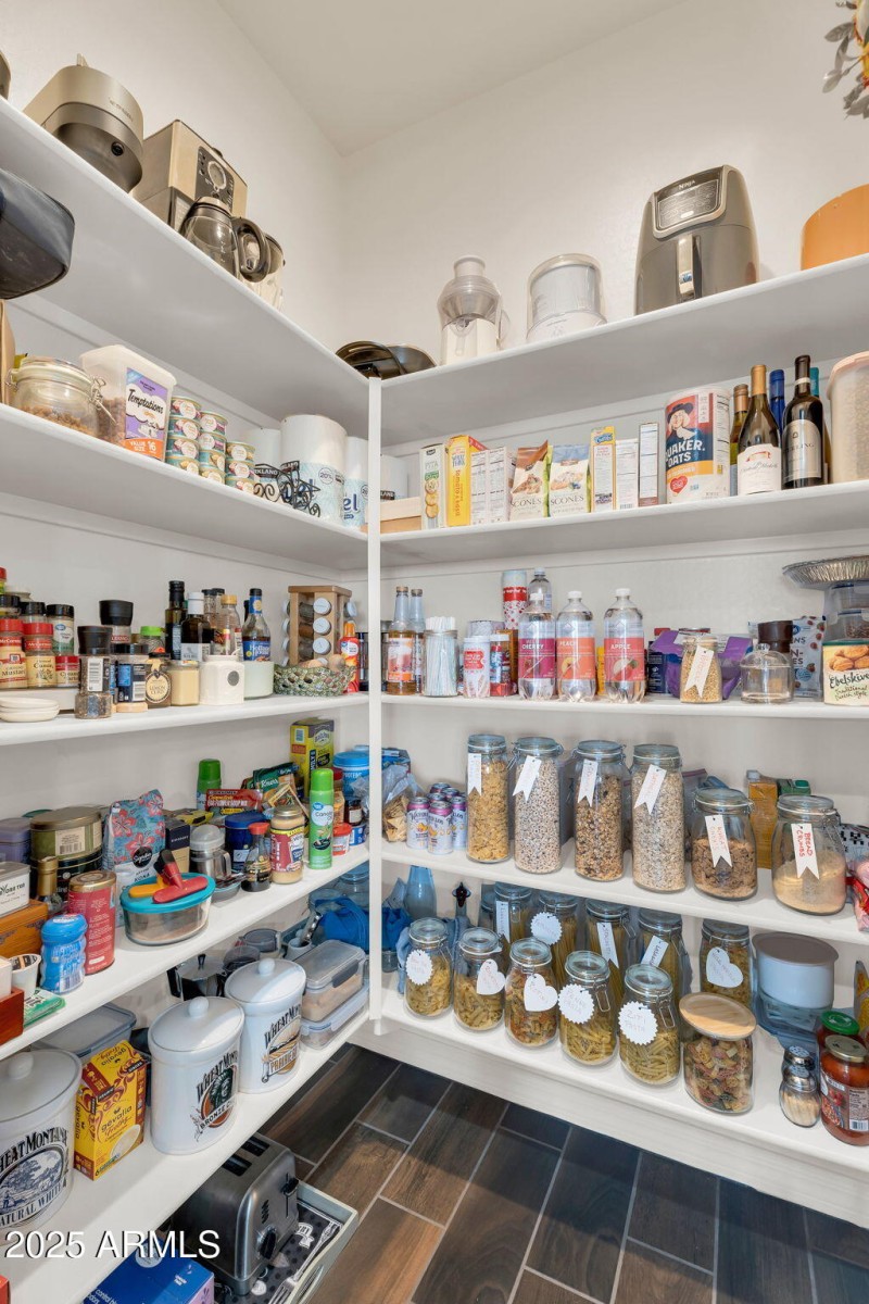 16-web-or-mls-1150 E Via Sicilia-13