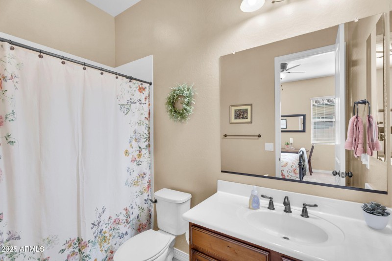 37-web-or-mls-1150 E Via Sicilia-38