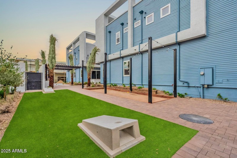 128 W Willo Court