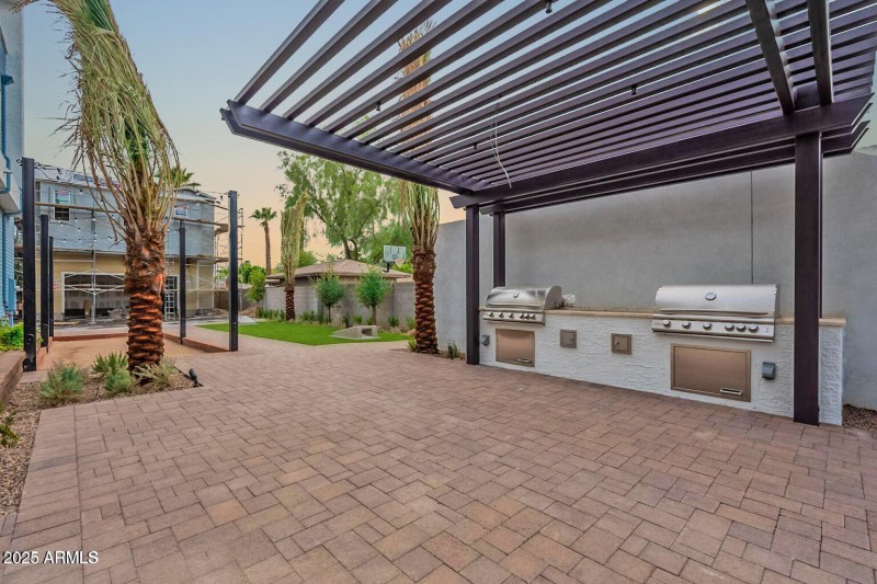128 W Willo Court