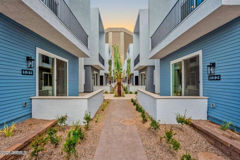 128 W Willo Court