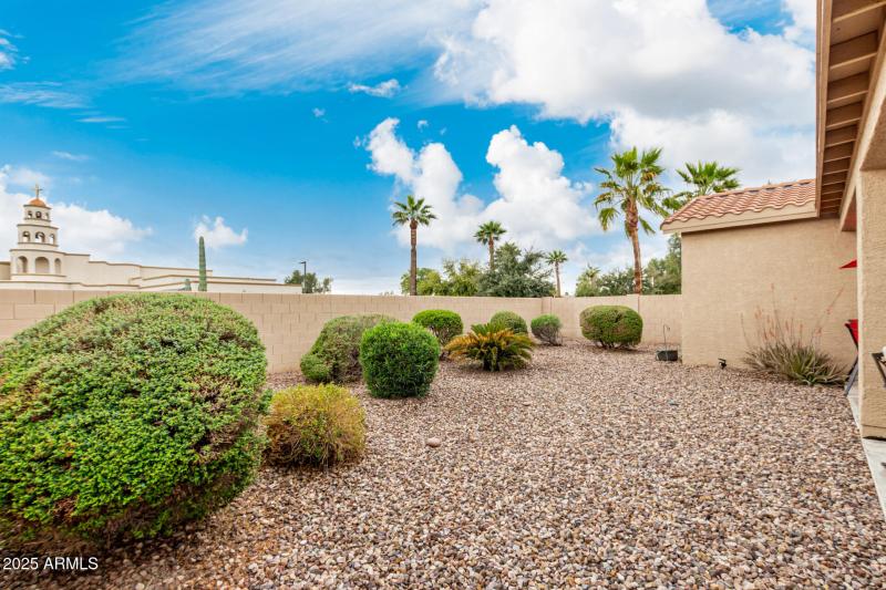 18 Low-Maintenance Backyard