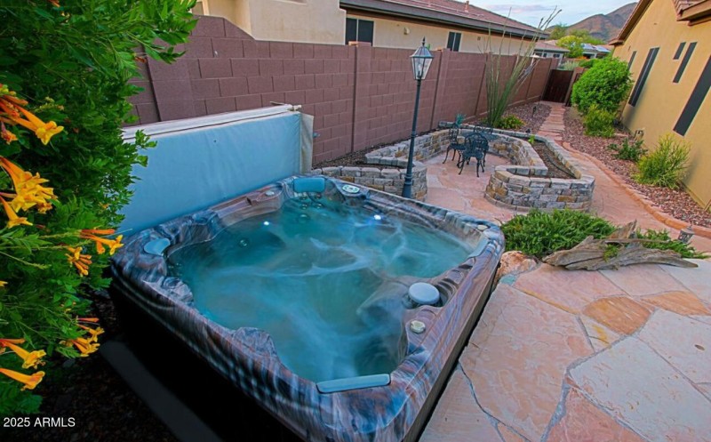 41646 N Emerald Lake Dr