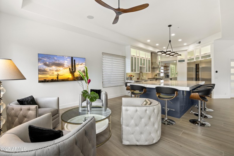 Sitting Area/Dining option