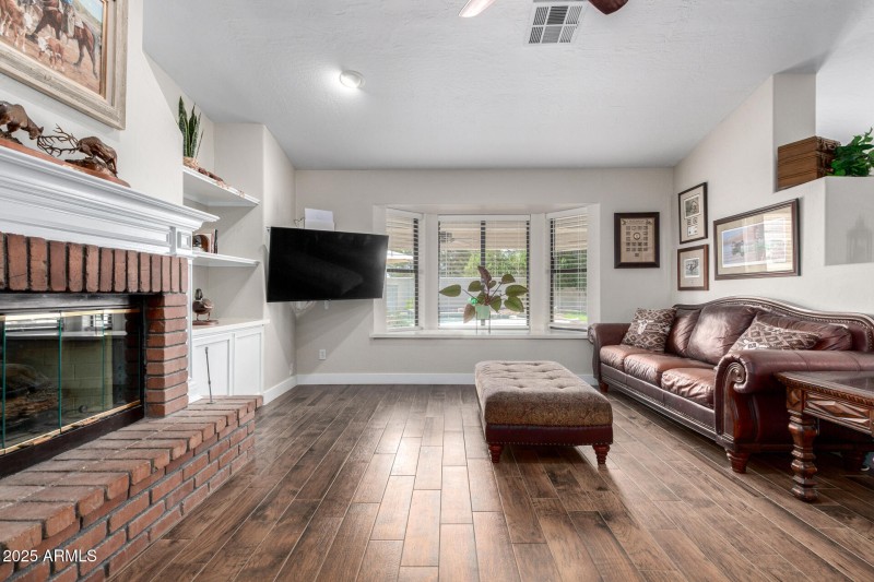 Living room with Fireplace