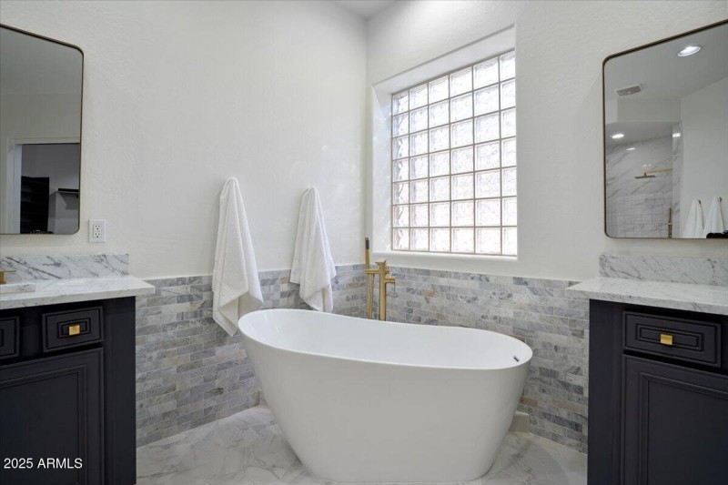 New Free Standing Tub