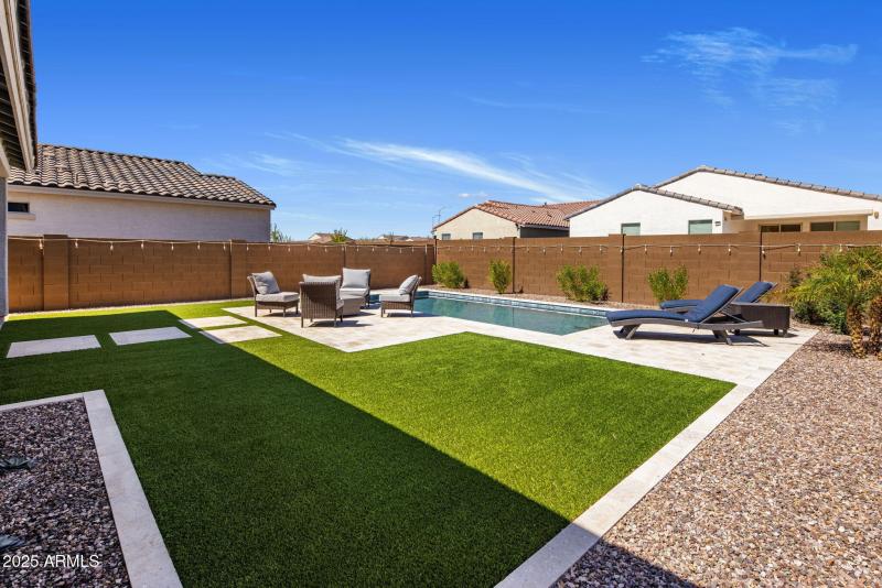 32-web-or-mls-D46A6808 copy