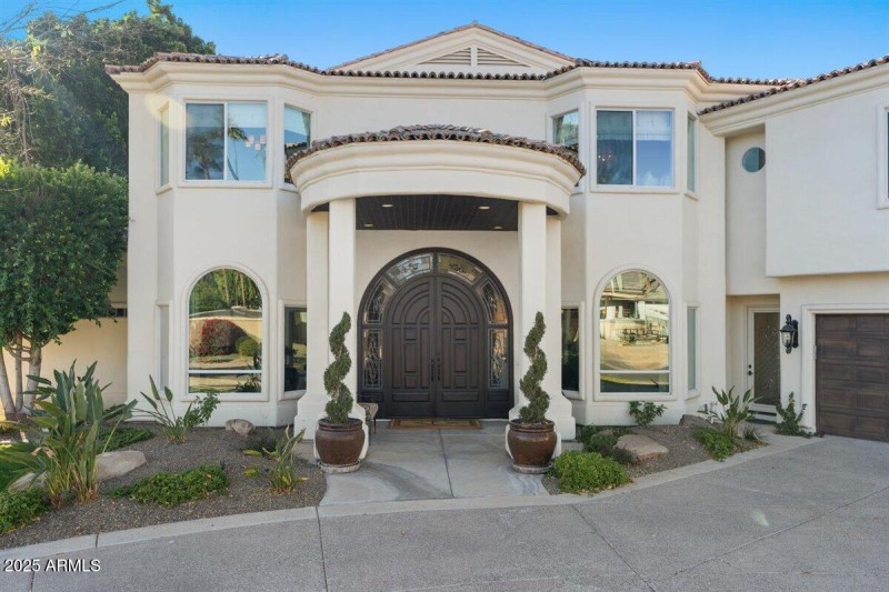 Front walkway & entry