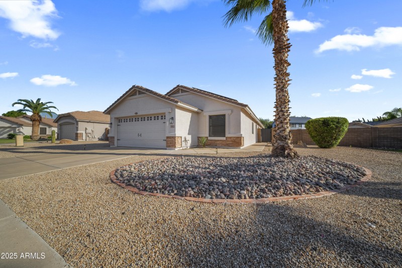 spacious front yard