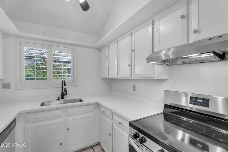 1138 E KALER DR, Phoenix