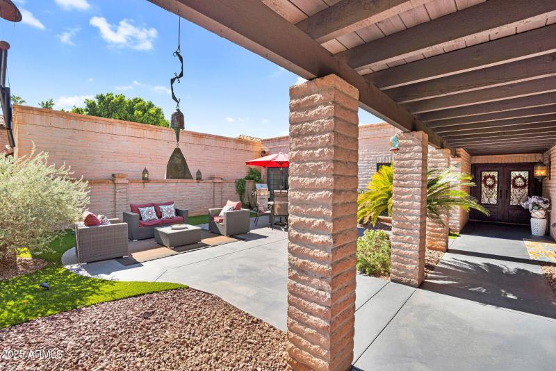 Elegant Courtyard Architecture